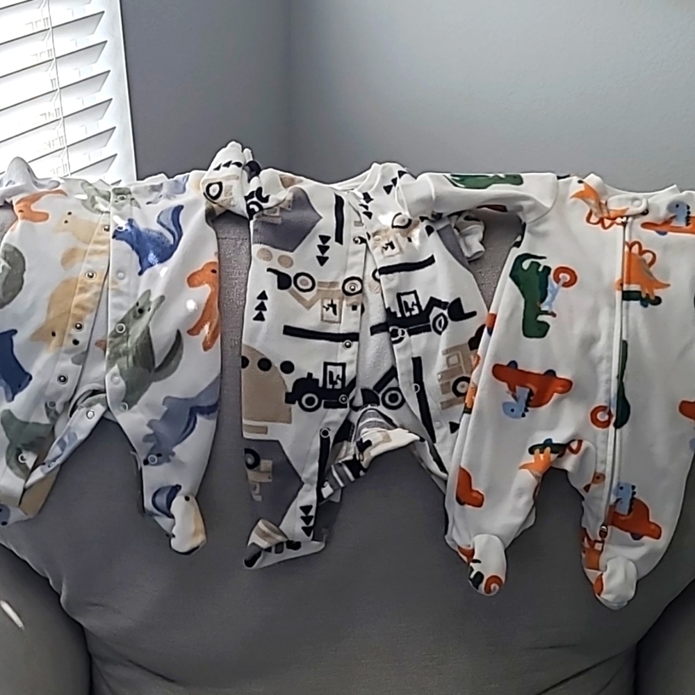 Carter's newborn lot, bundle to save